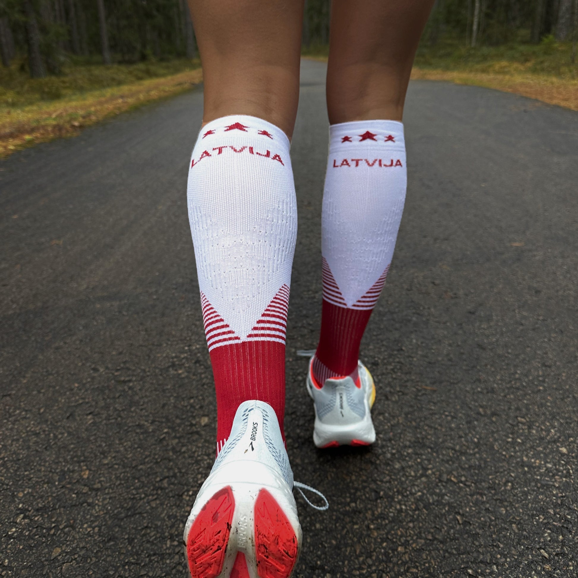 ELEVEN SPORTSWEAR POWERFLOW long compression socks - LATVIA - ELEVEN SPORTSWEAR - Evelostore