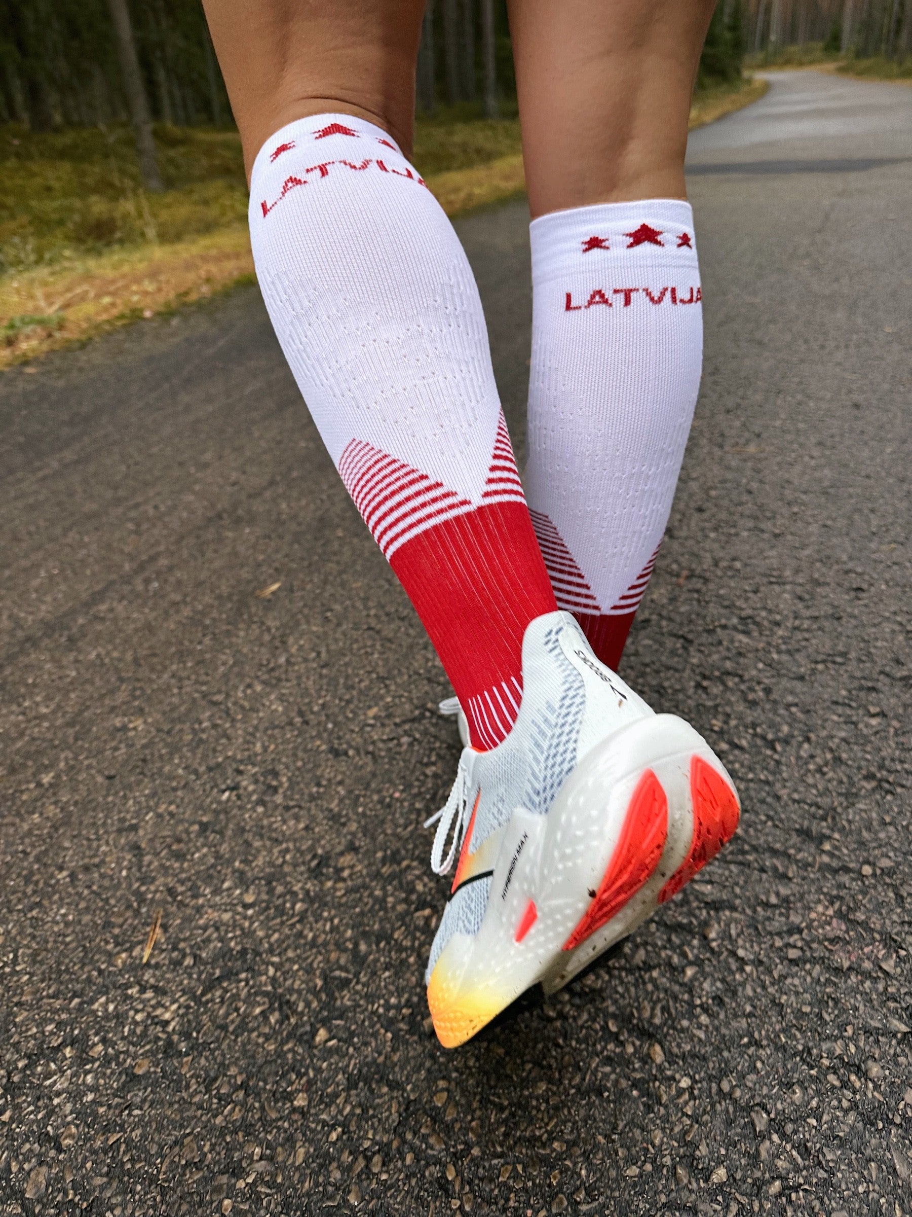 ELEVEN SPORTSWEAR POWERFLOW long compression socks - LATVIA - ELEVEN SPORTSWEAR - Evelostore