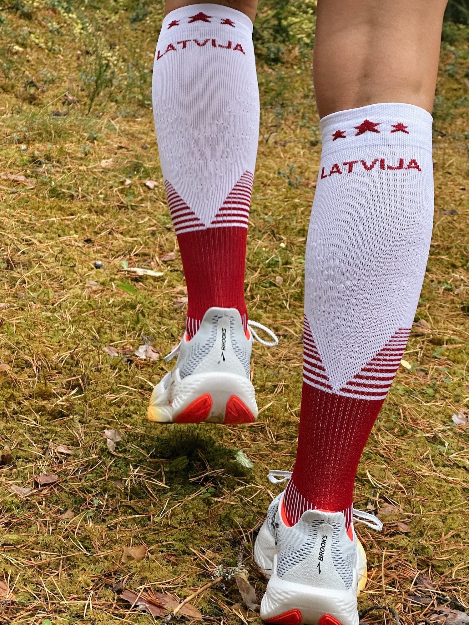 ELEVEN SPORTSWEAR POWERFLOW long compression socks - LATVIA - ELEVEN SPORTSWEAR - Evelostore