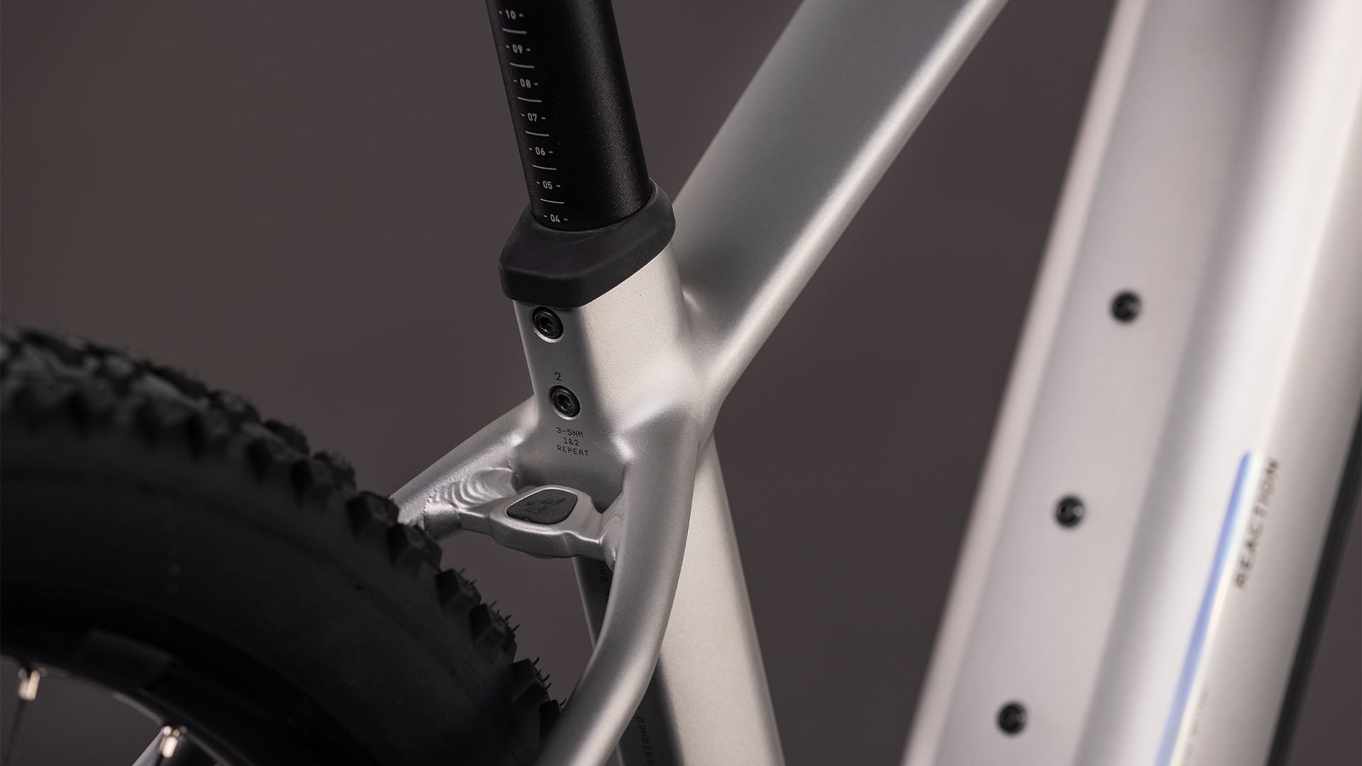 VTT électrique CUBE REACTION HYBRID RACE 800 29 lizard´n´black