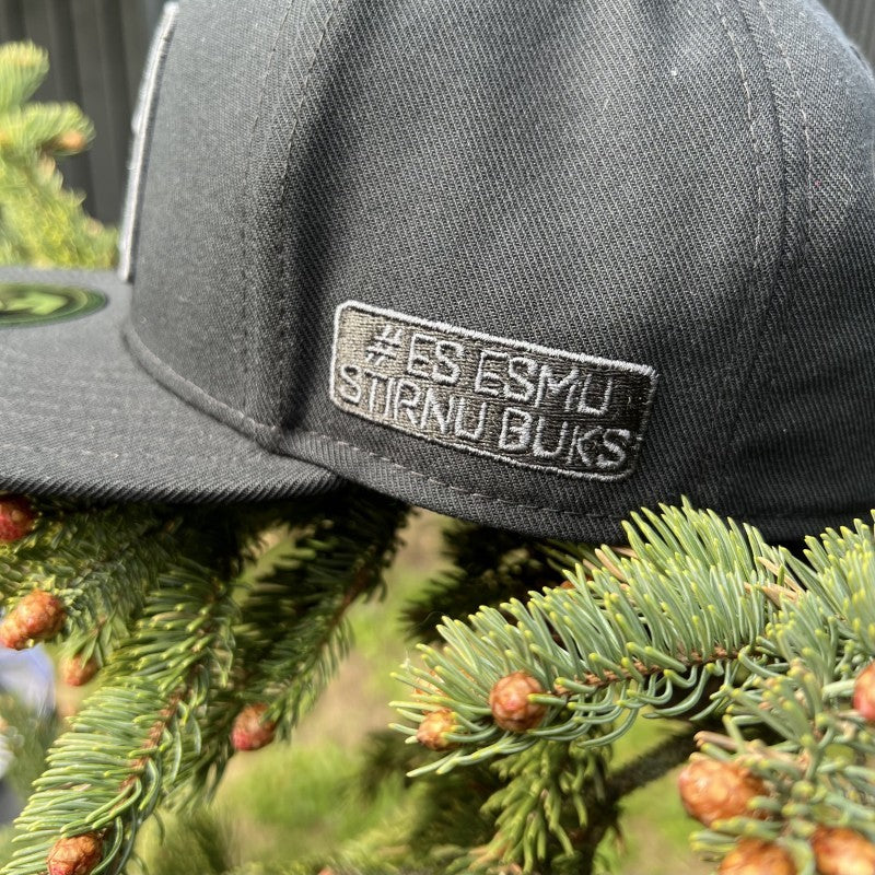 STIRNU BUKS cepure ar taisnu nagu FIVESTARS - melna