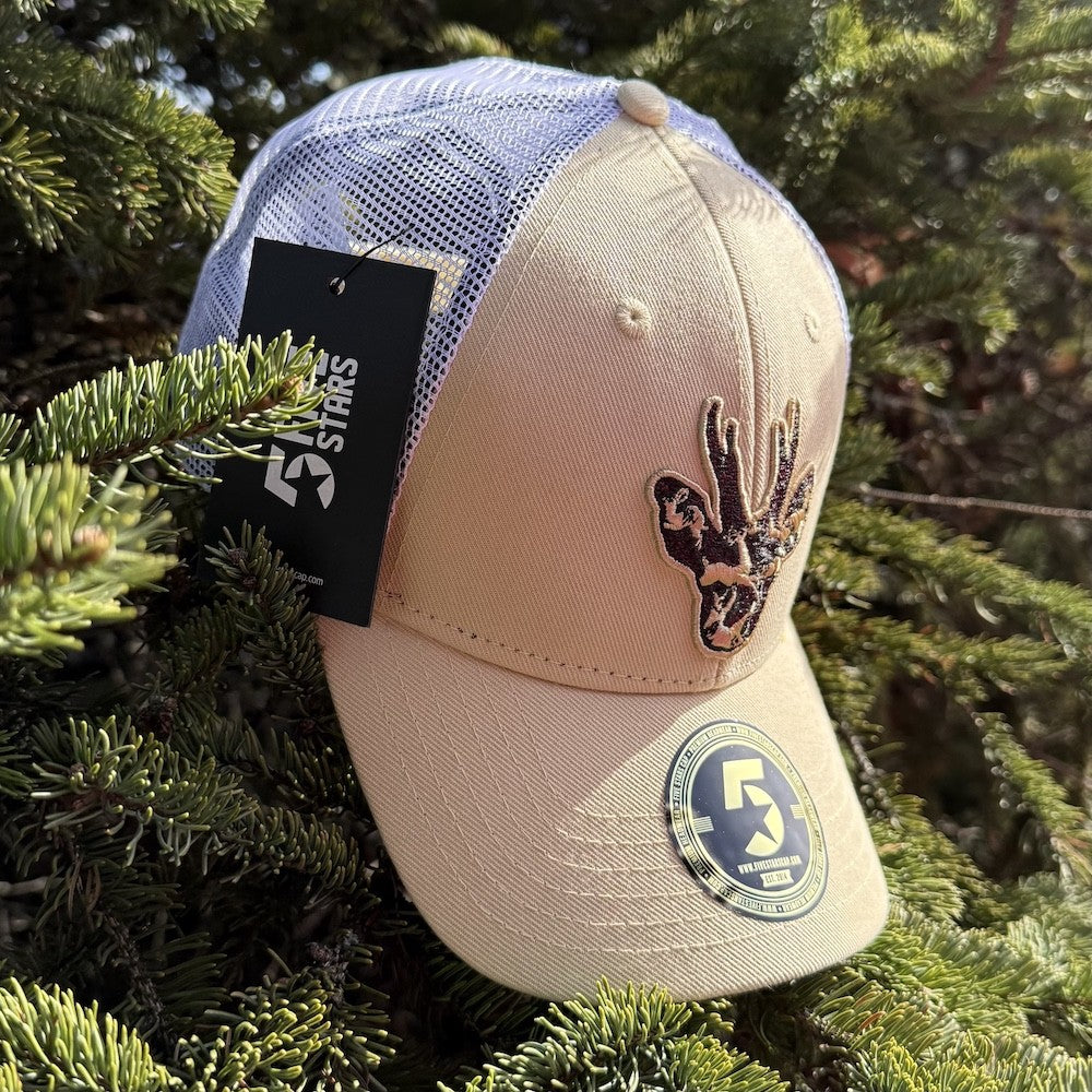 STIRNU BUKS cepure ar saliektu nagu FIVE bēša/balta