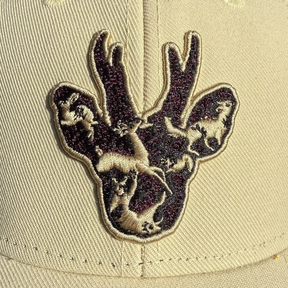 STIRNU BUKS cepure ar saliektu nagu FIVE bēša/balta