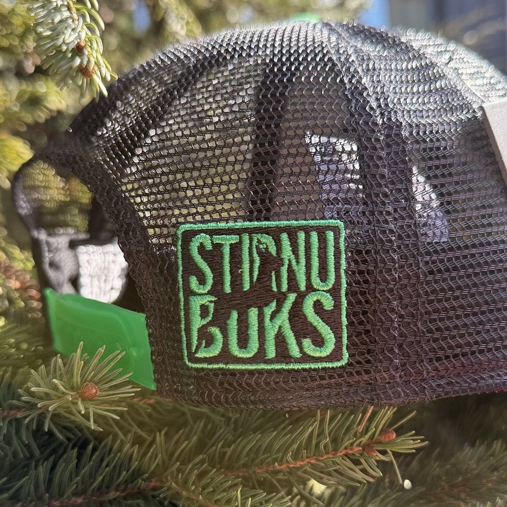 STIRNU BUKS cepure ar taisnu nagu FIVE zaļa/melna