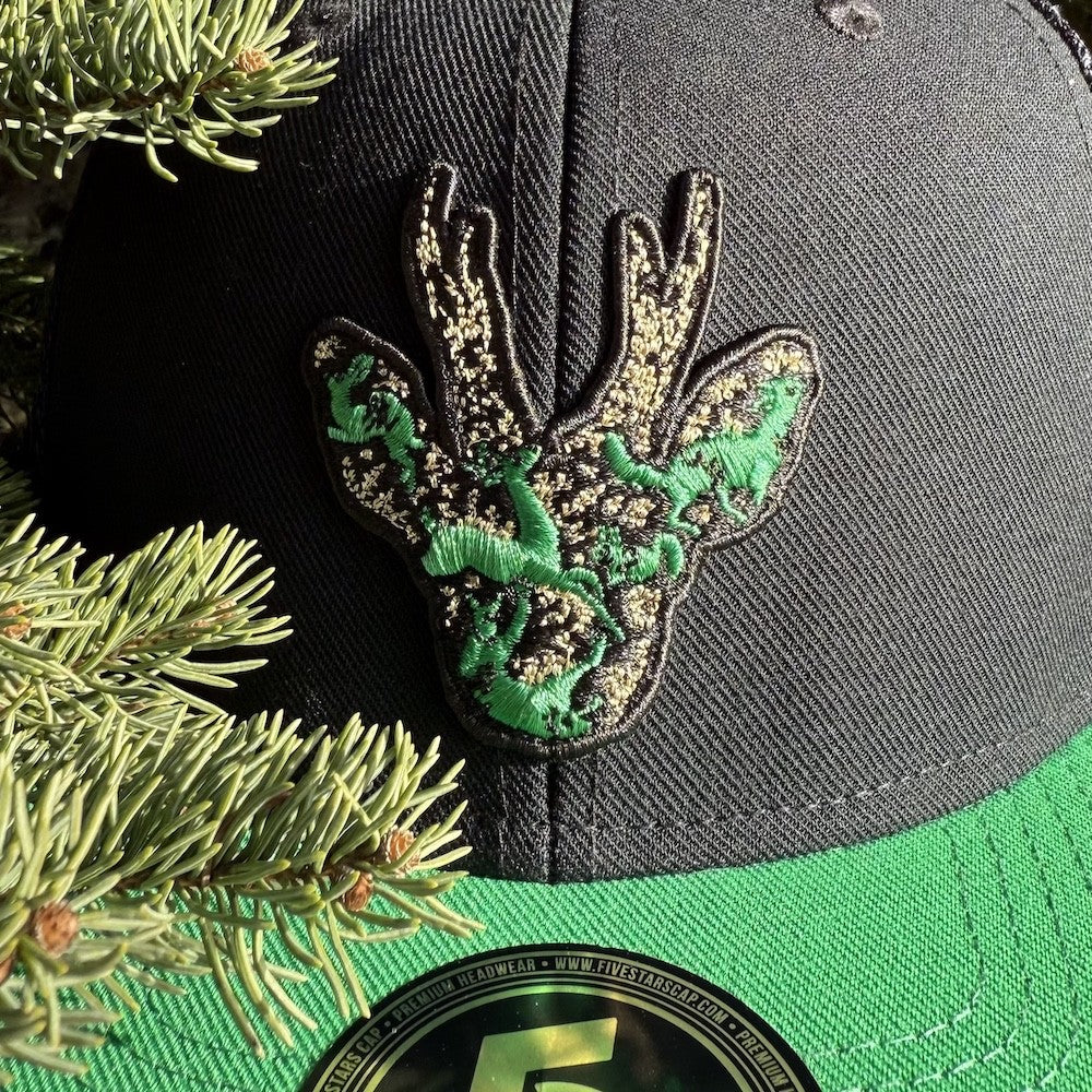 STIRNU BUKS cepure ar taisnu nagu FIVE zaļa/melna