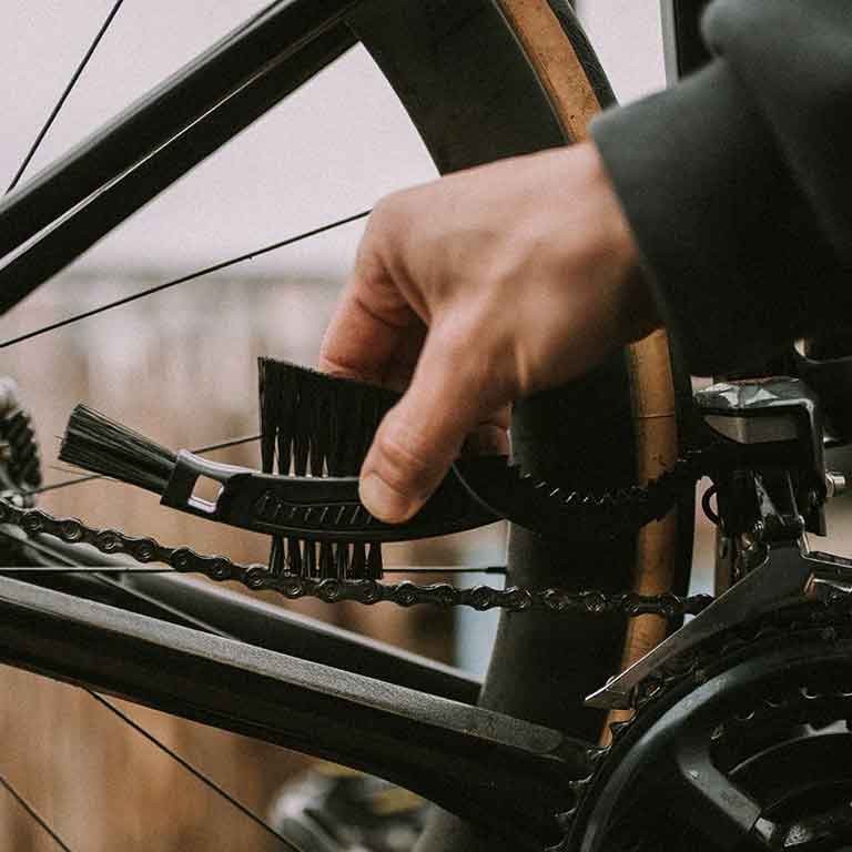 DYNAMIC CHAIN CARE BOX PREMIUM grandinės priežiūros rinkinys