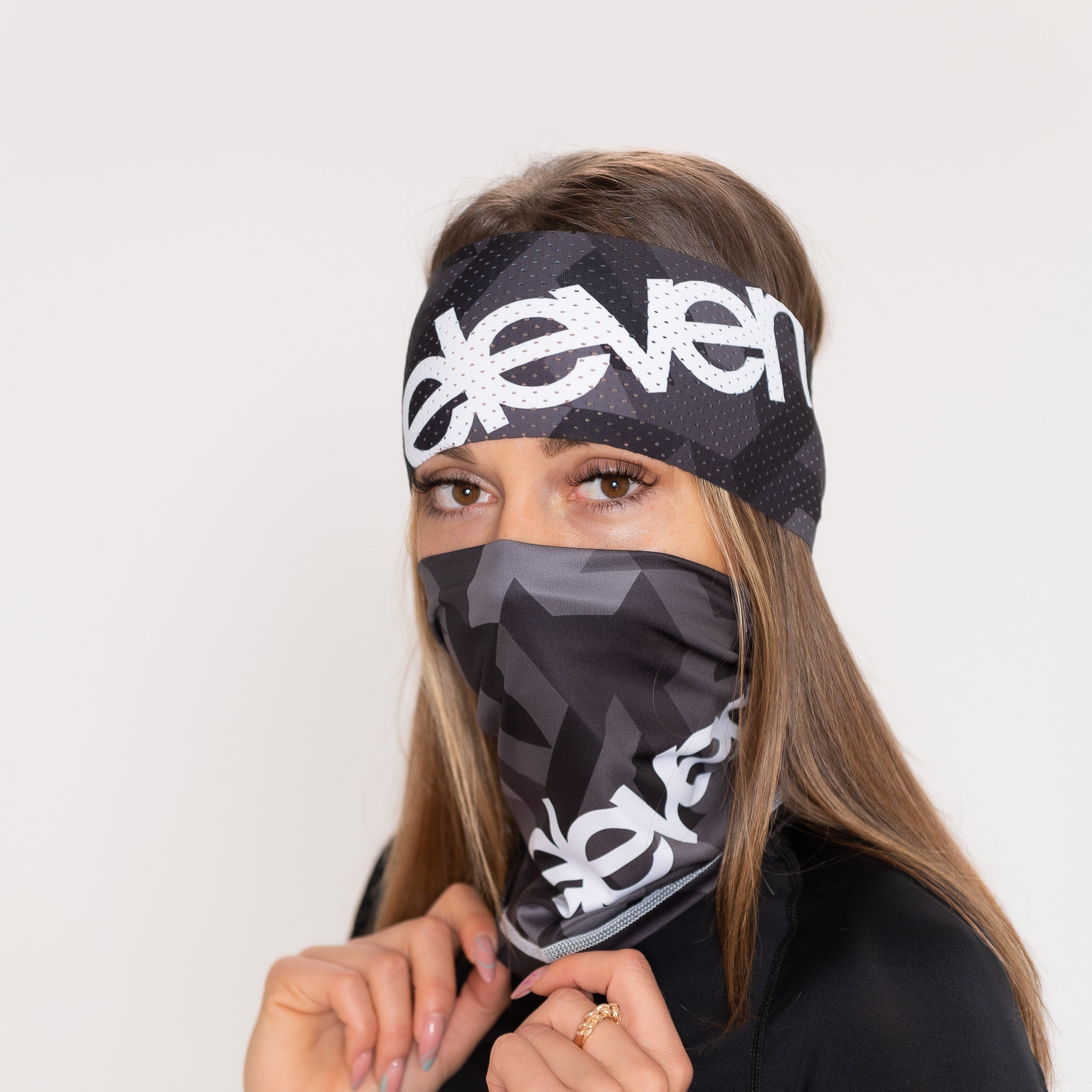 ELEVEN SPORTSWEAR Wielofunkcyjna chusta VERTICAL czarna