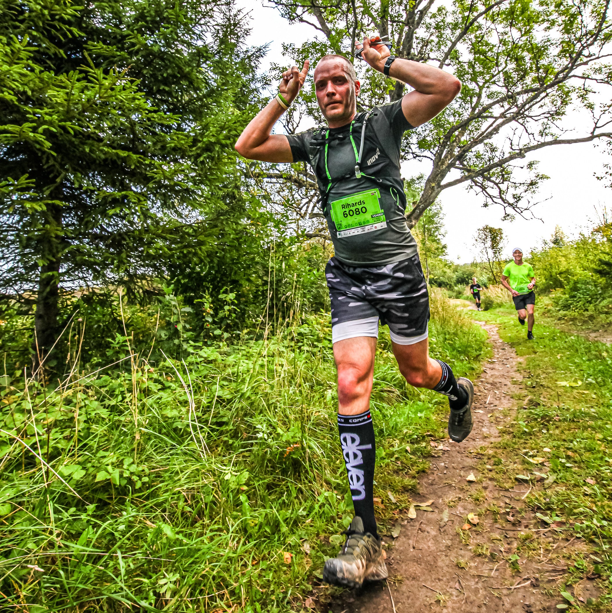 ELEVEN SPORTSWEAR DOTS Lange Kompressionsstrümpfe - Schwarz