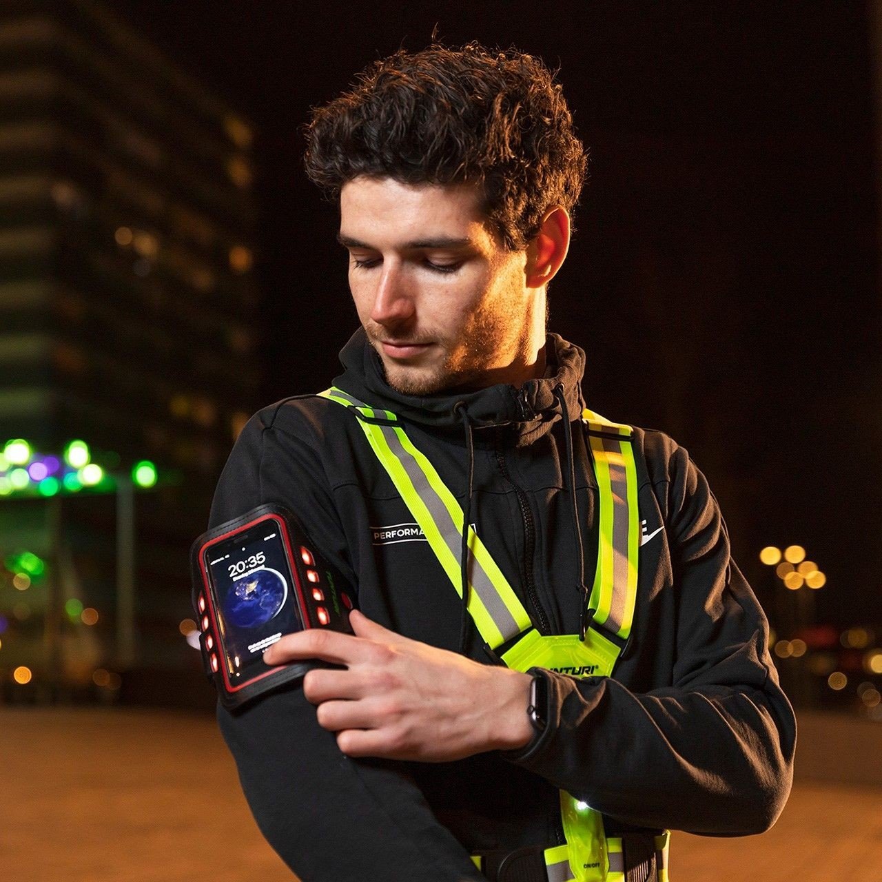 TUNTURI LED phone holder around the arm - red - TUNTURI - Evelostore