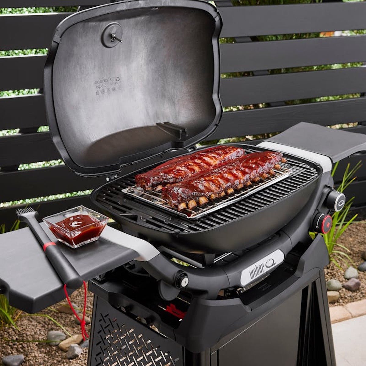 WEBER Q 3200N+ gas grill with side tables and premium cart, 1501137 - WEBER - Evelostore