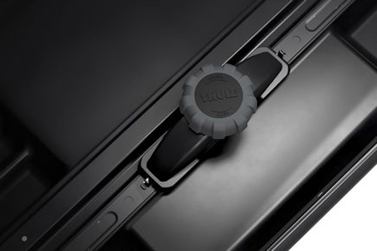 THULE MOTION 3 XL Low stogo dėžė – Juoda blizgi