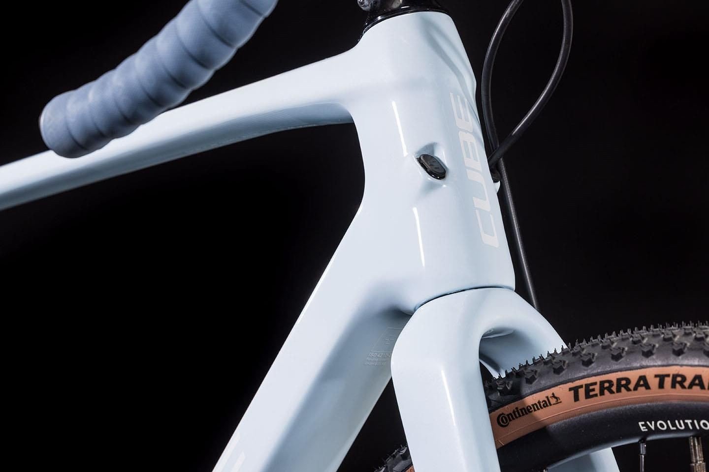 CUBE NUROAD C:62 EX 28 gravel bike - frostwhite´n´white - CUBE - Evelostore