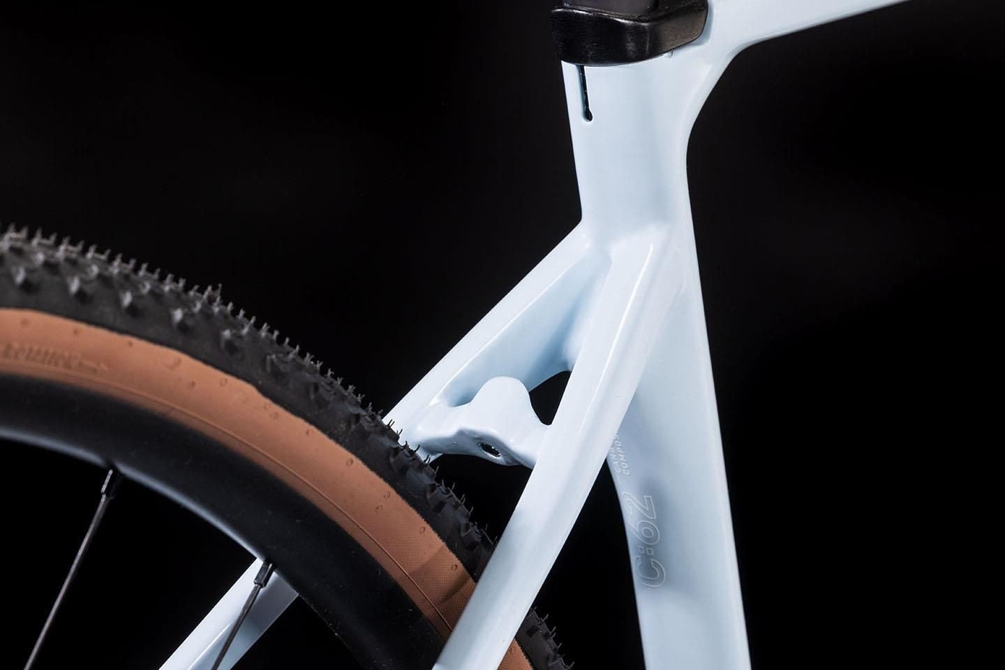 CUBE NUROAD C:62 EX 28 gravel bike - frostwhite´n´white - CUBE - Evelostore
