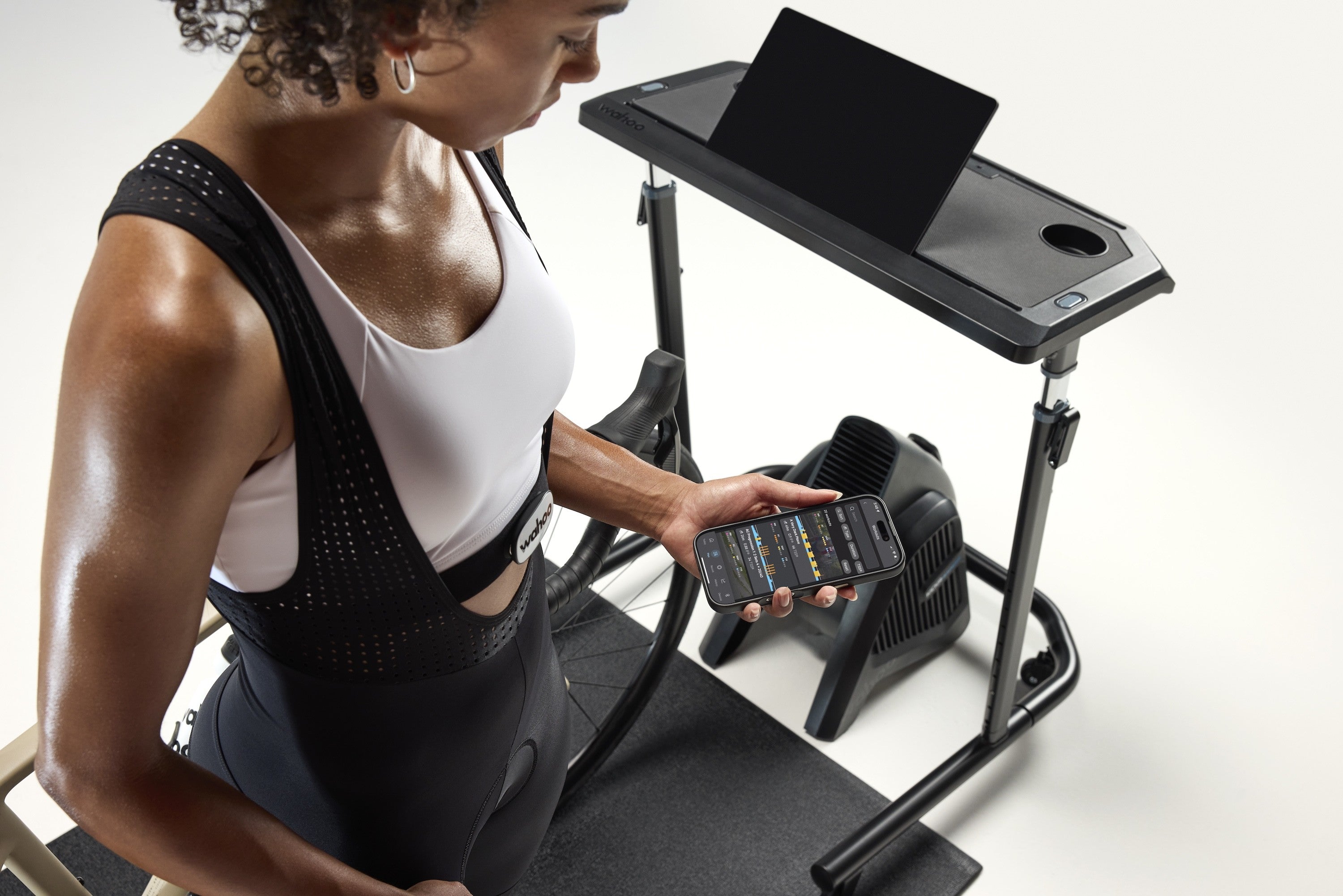 WAHOO KICKR CORE 2 MIT ZWIFT COG UND CLICK – Smarter Indoor-Trainer