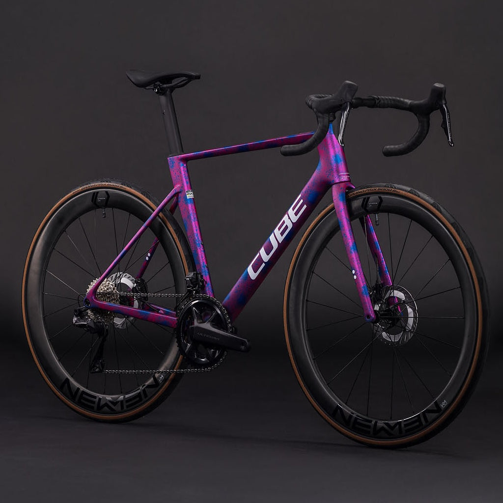 CUBE LITENING AIR C:68X RACE dazzlepink´n´blue maantiepyörä
