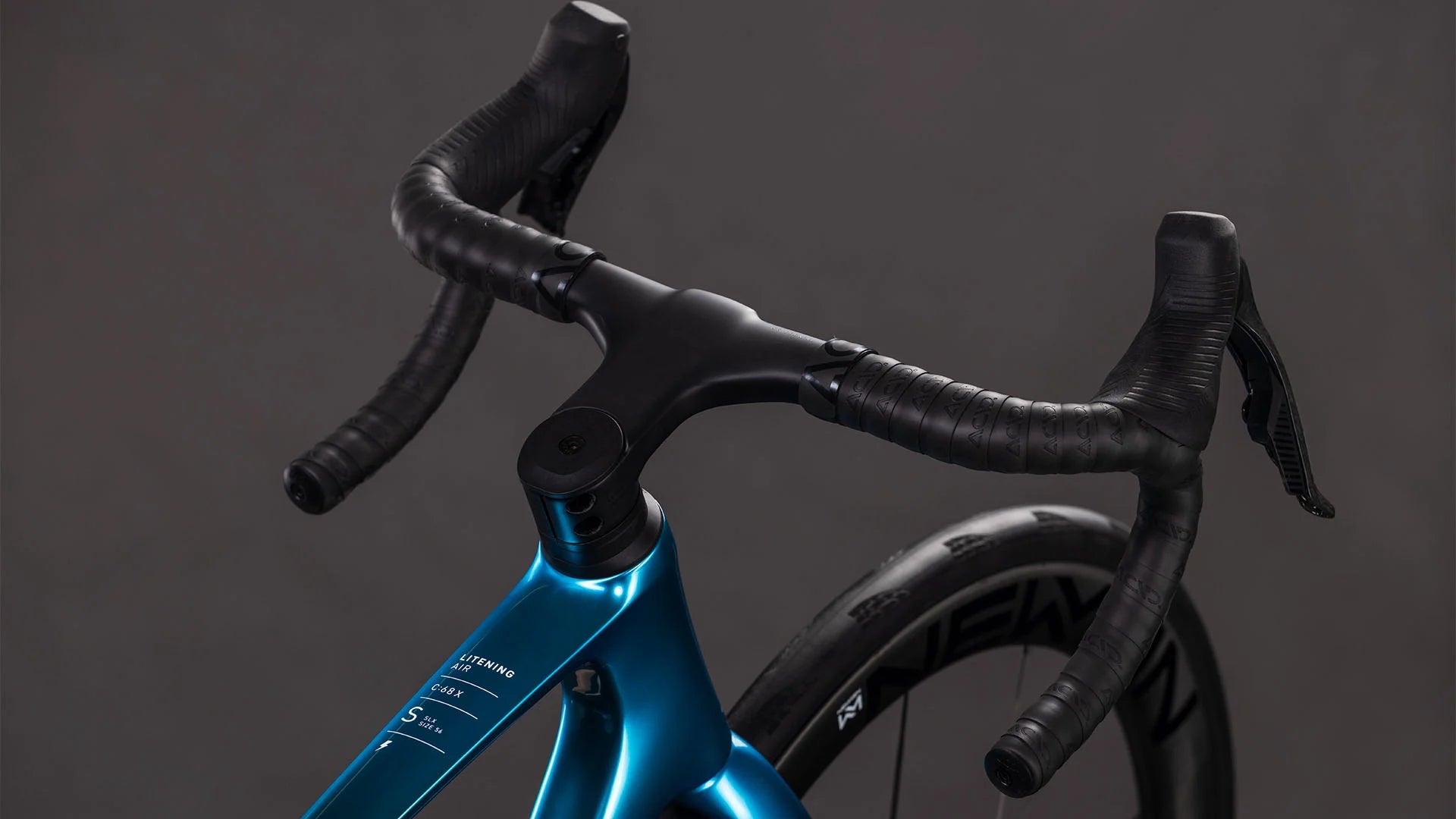 CUBE LITENING AIR C:68X SLX chromeblue´n´ liquidblue plento dviratis