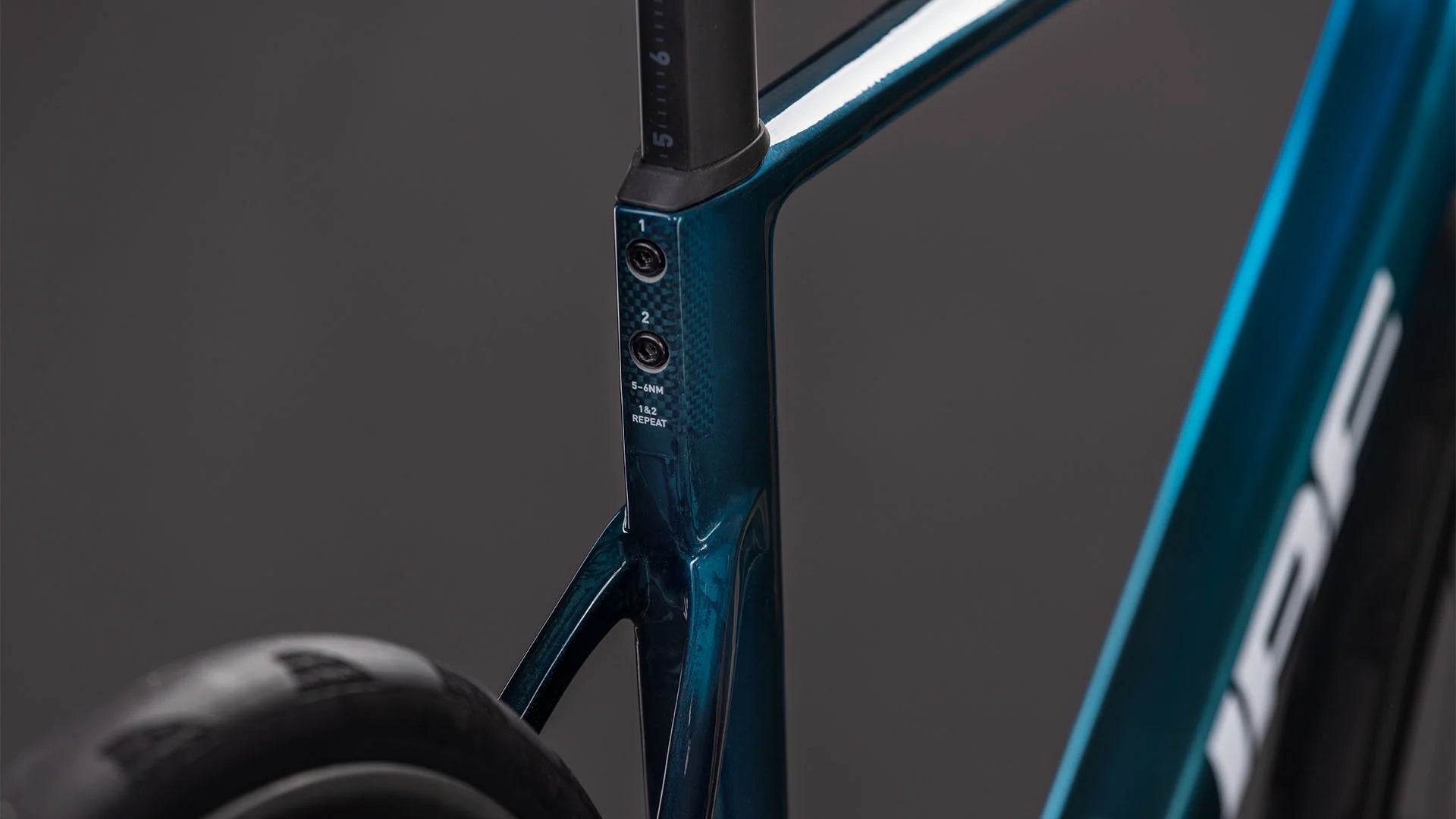 CUBE LITENING AIR C:68X SLX chromeblue´n´ liquidblue plento dviratis