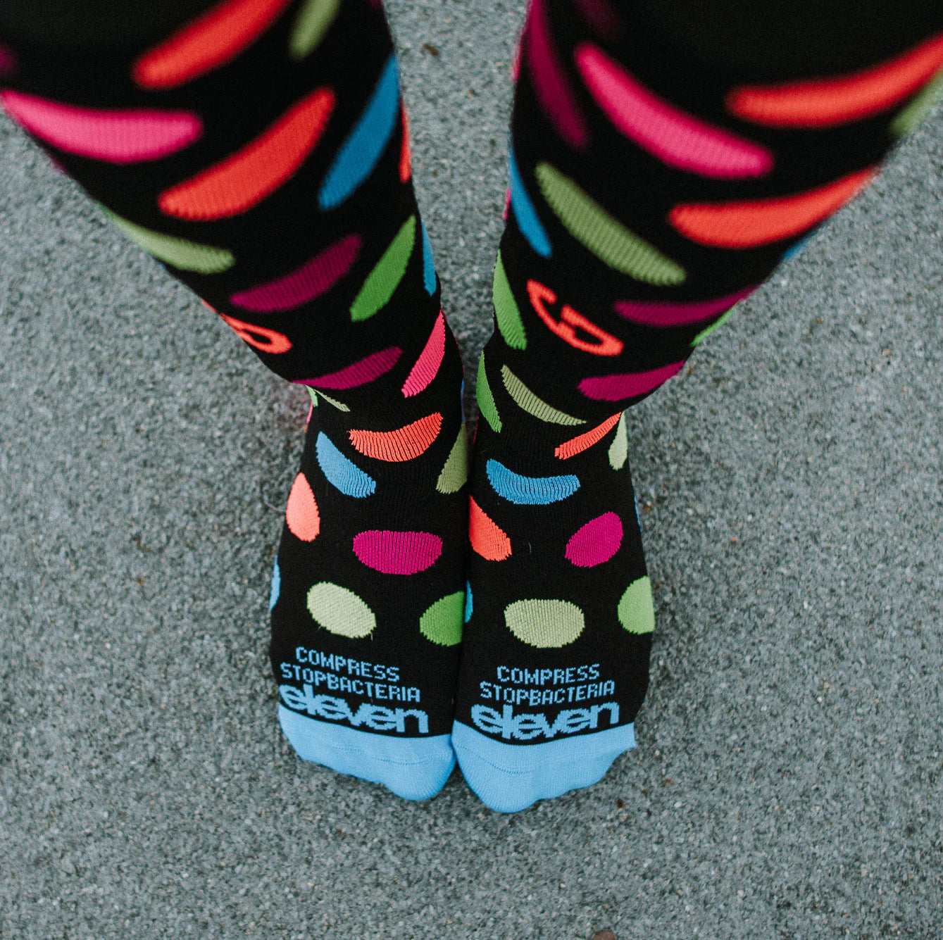 ELEVEN SPORTSWEAR DOTS Pikad kompressioonisokid - mustad