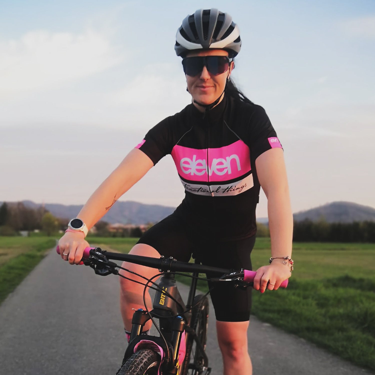 ELEVEN SPORTSWEAR Dame cykeltrøje HORIZONTAL F160 pink