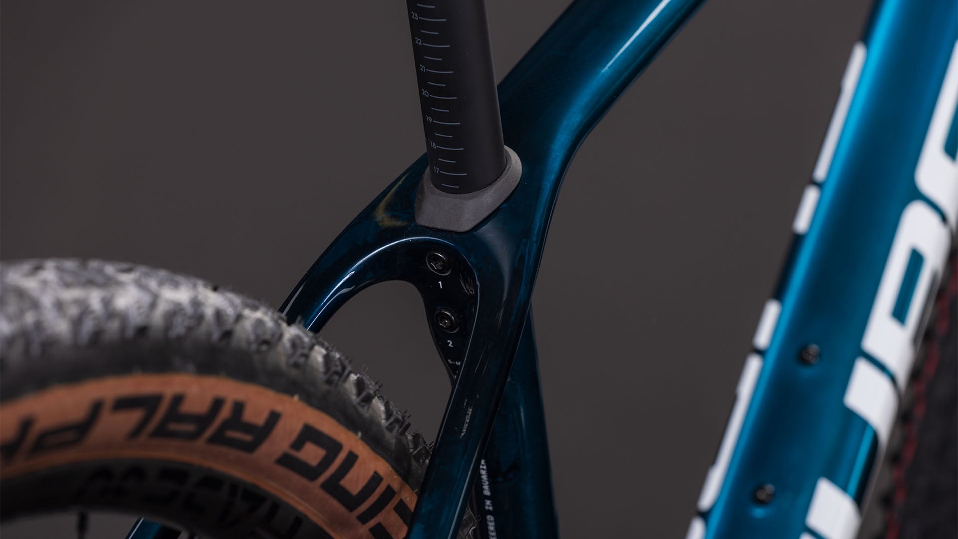 CUBE Phenix C:68X Race mountain bike - chromeblue´n´liquidblue