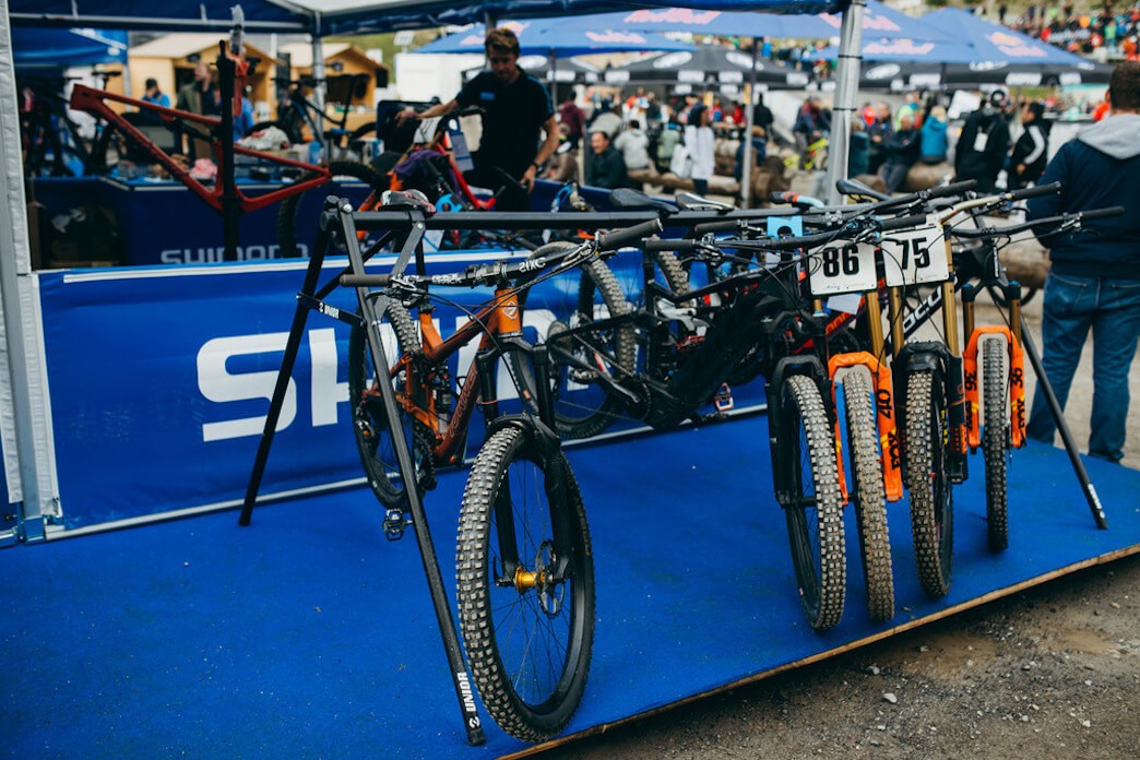 UNIOR 1693F velosipēdu statīvs