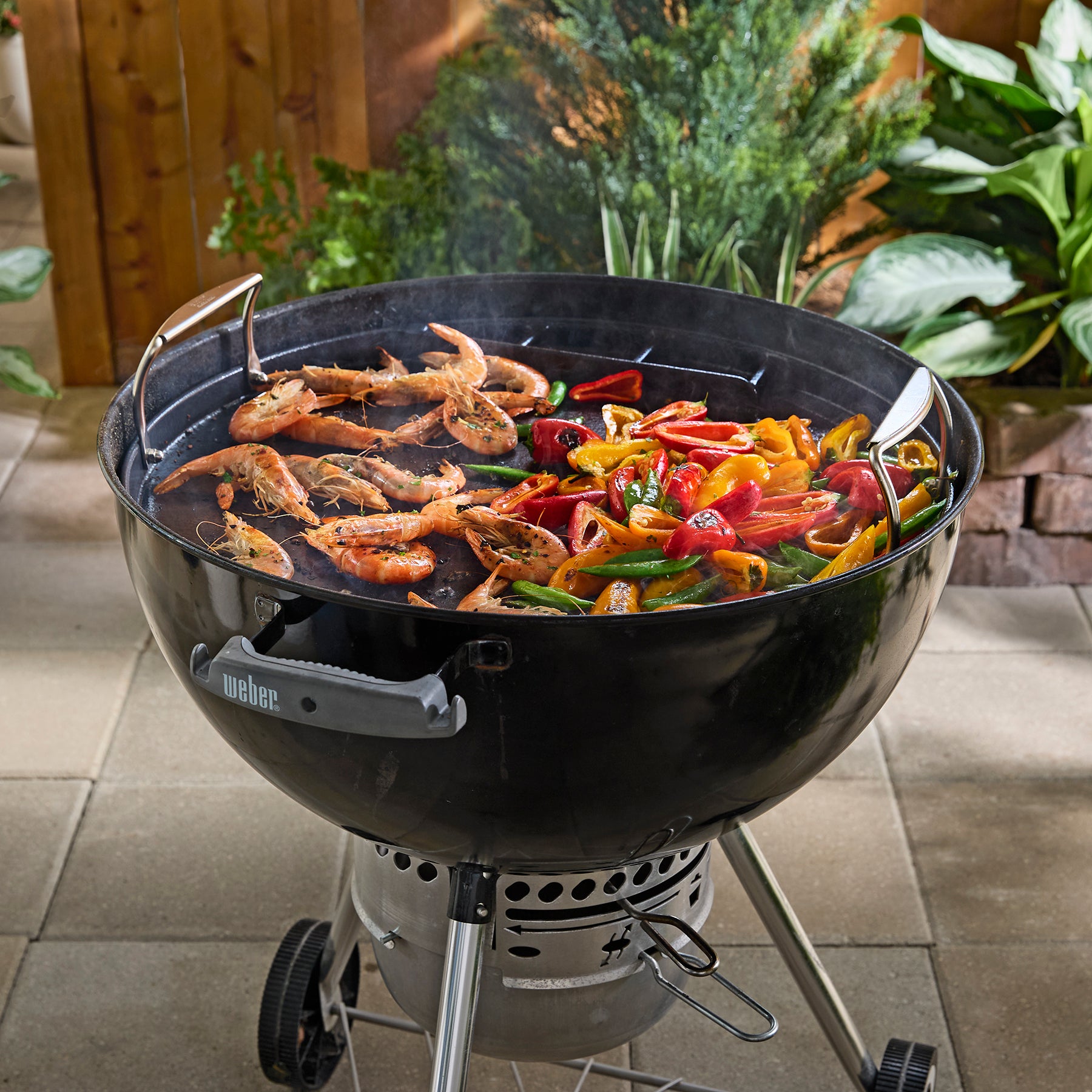 Davey Weber フィン 黒赤 Weber Performer Premium 57cm Charcoal Grill with Cart – Model