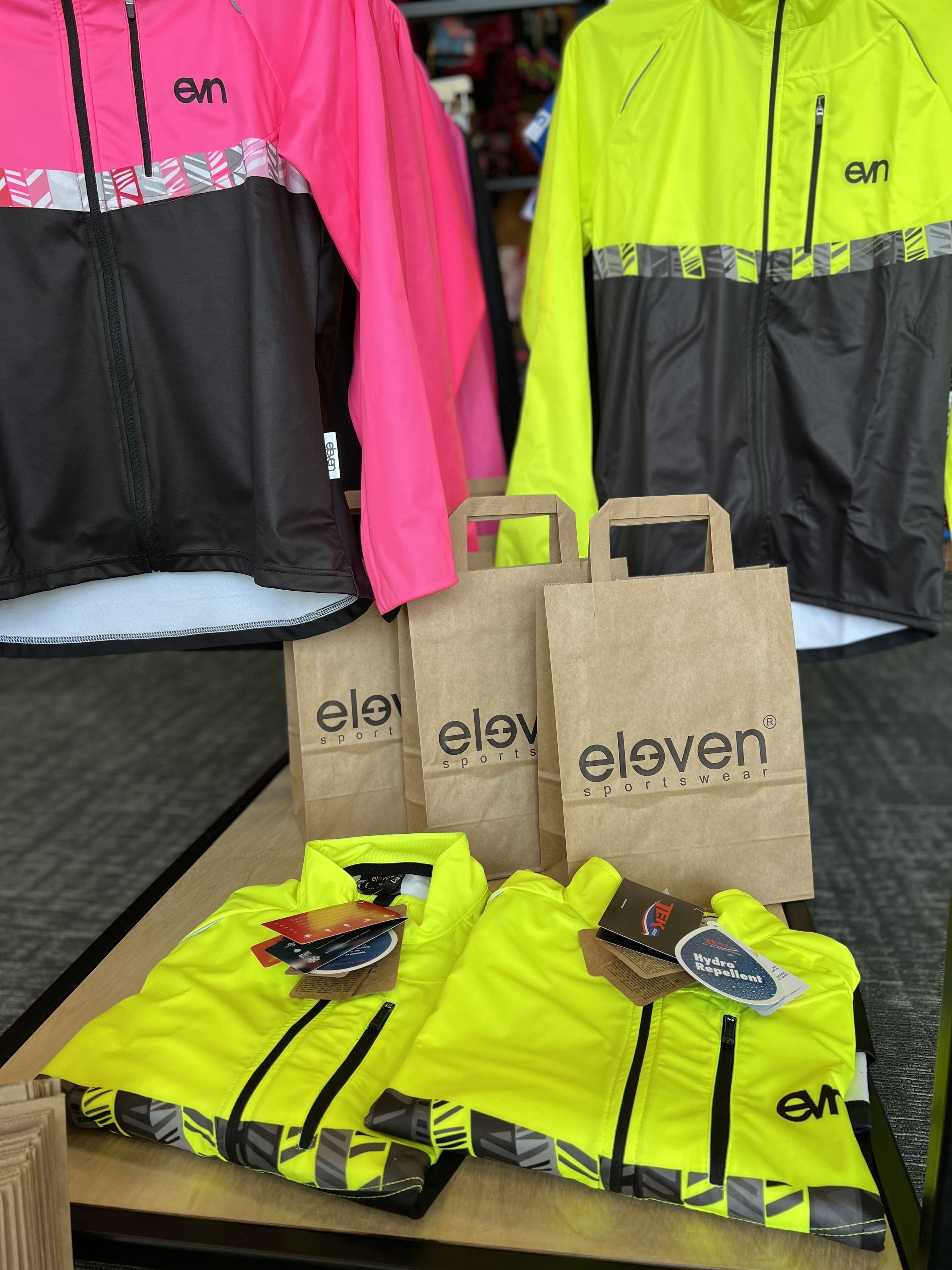 ELEVEN SPORTSWEAR sporta jaka BERG PASS F11