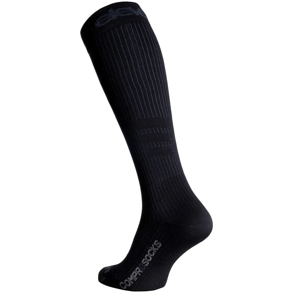ELEVEN SPORTSWEAR ActivePulse Long compression socks - black - ELEVEN SPORTSWEAR - Evelostore
