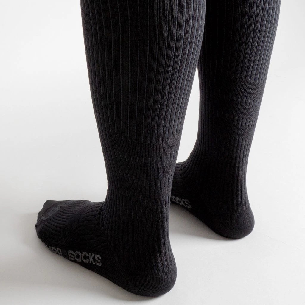 ELEVEN SPORTSWEAR ActivePulse Long compression socks - black - ELEVEN SPORTSWEAR - Evelostore