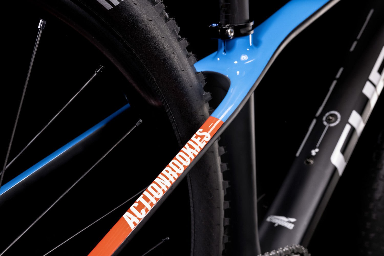 CUBE ELITE 240 C:62 SL kids bicycle - carbon/blue/red - CUBE - Evelostore