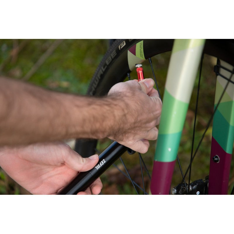 ZEFAL GRAVEL mini siurblys – rankinis siurblys, juodas