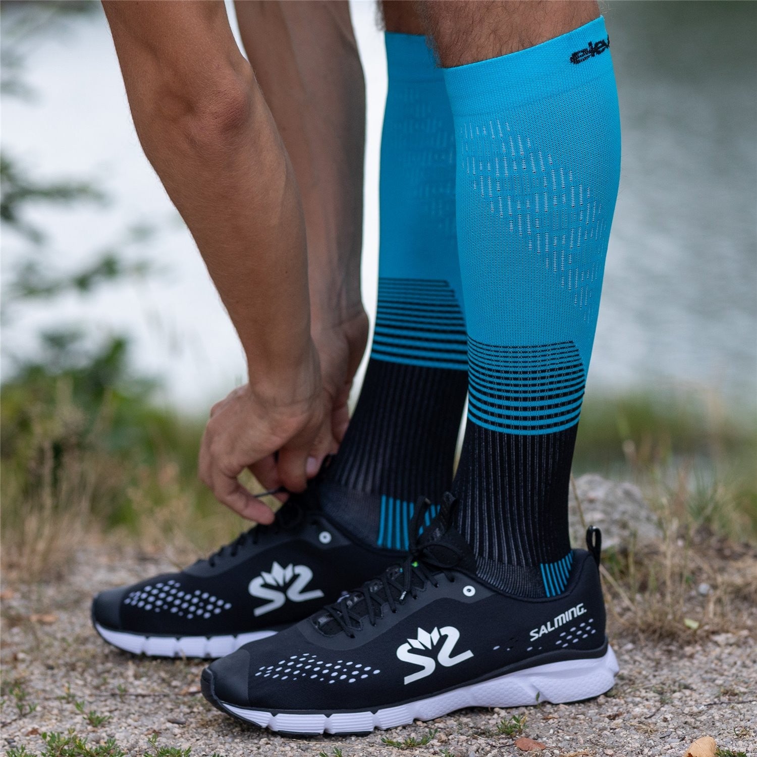 ELEVEN SPORTSWEAR POWERFLOW Long compression socks - blue - ELEVEN SPORTSWEAR - Evelostore