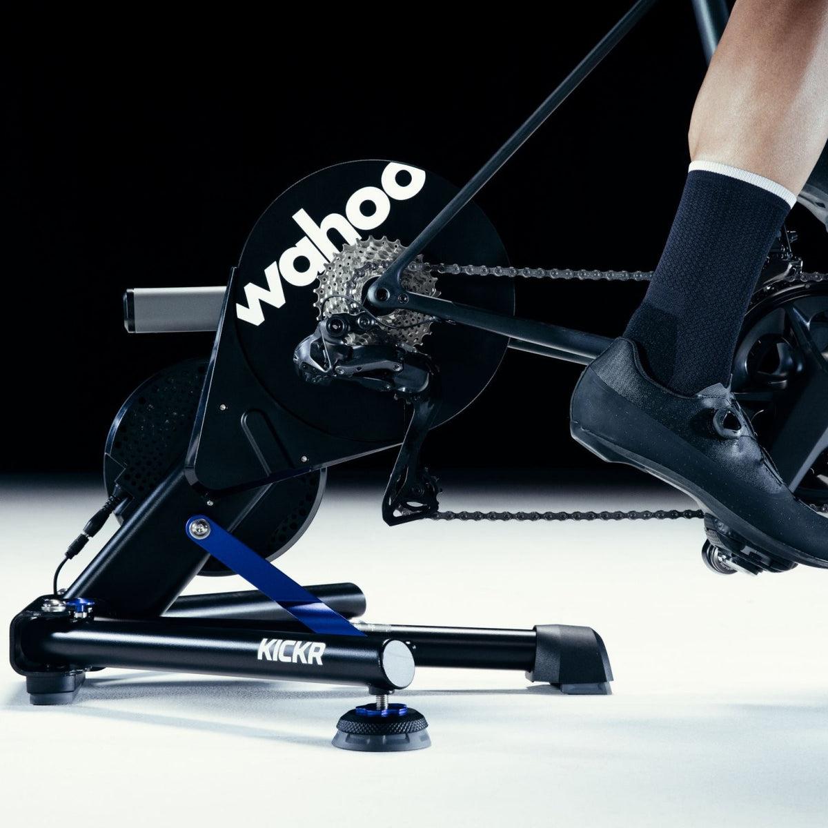 WAHOO KICKR V6 smart cykeltræner med Wi-Fi – 2200W WFBKTR122