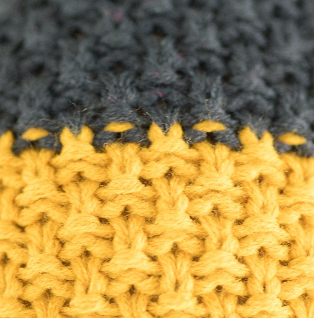 ELEVEN SPORTSWEAR Strickmütze mit Bommel in Senfgelb