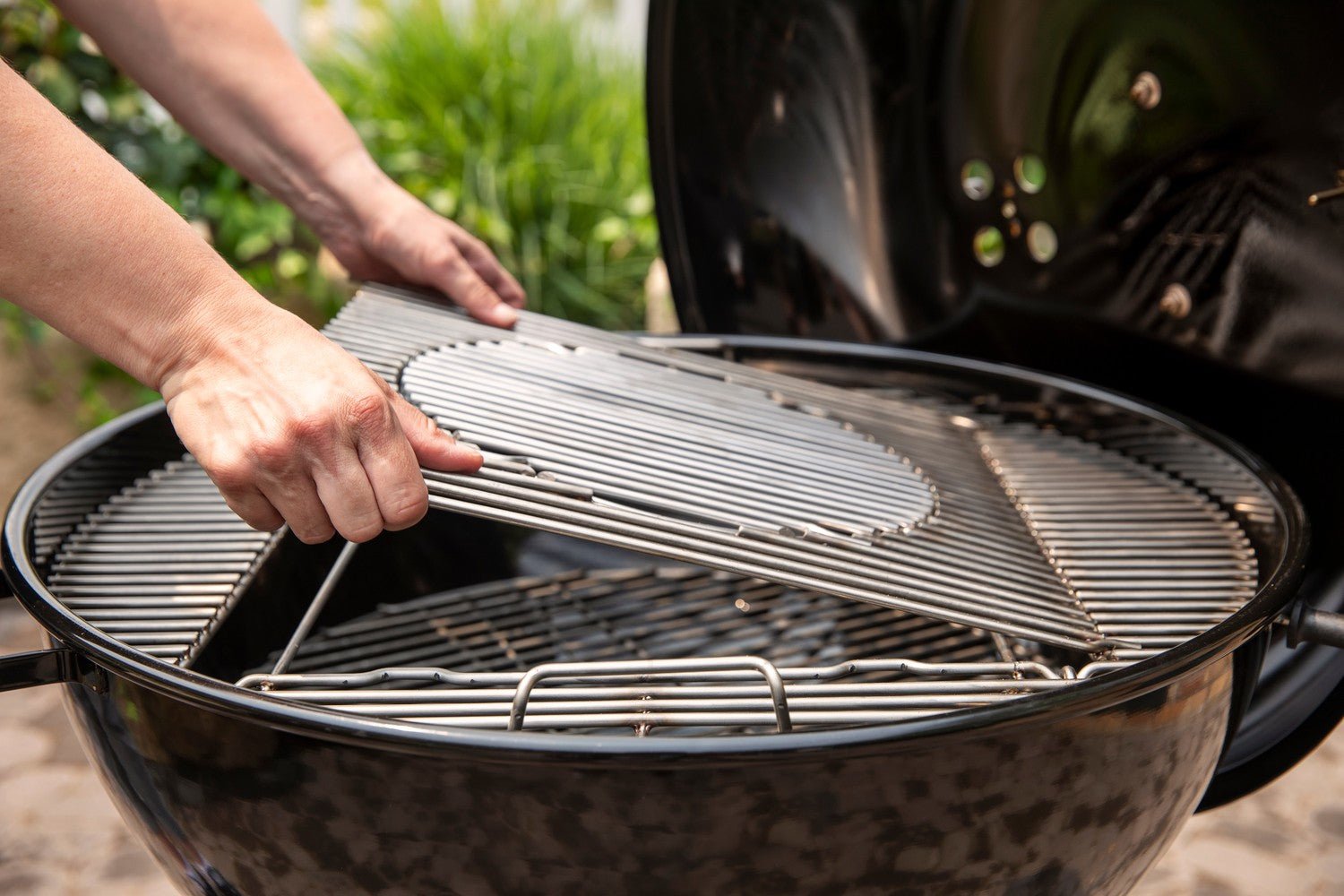 WEBER Master-Touch E-6755 67cm Charcoal Grill – Evelostore