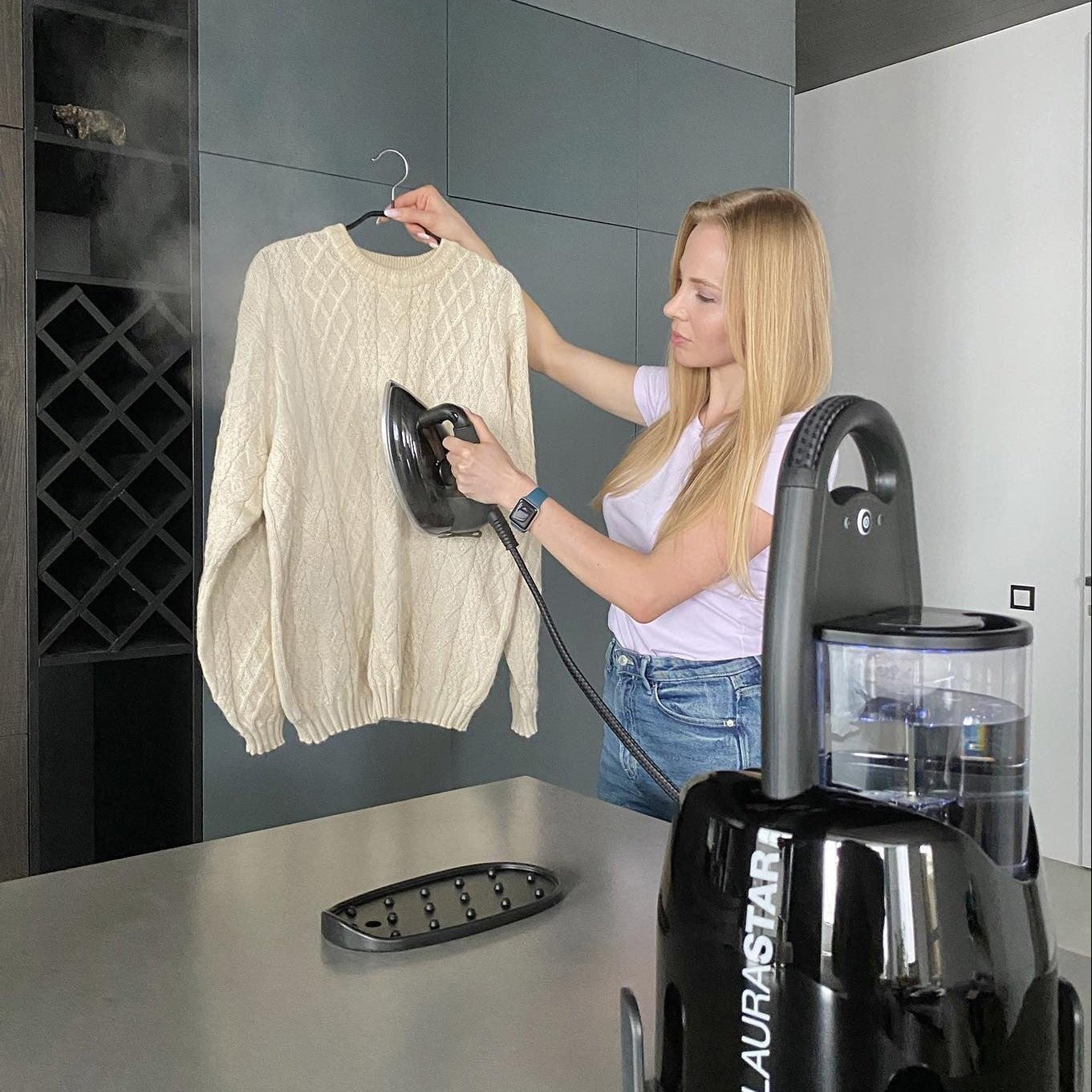 LAURASTAR LIFT PLUS steam generator - ultimate black - LAURASTAR - Evelostore