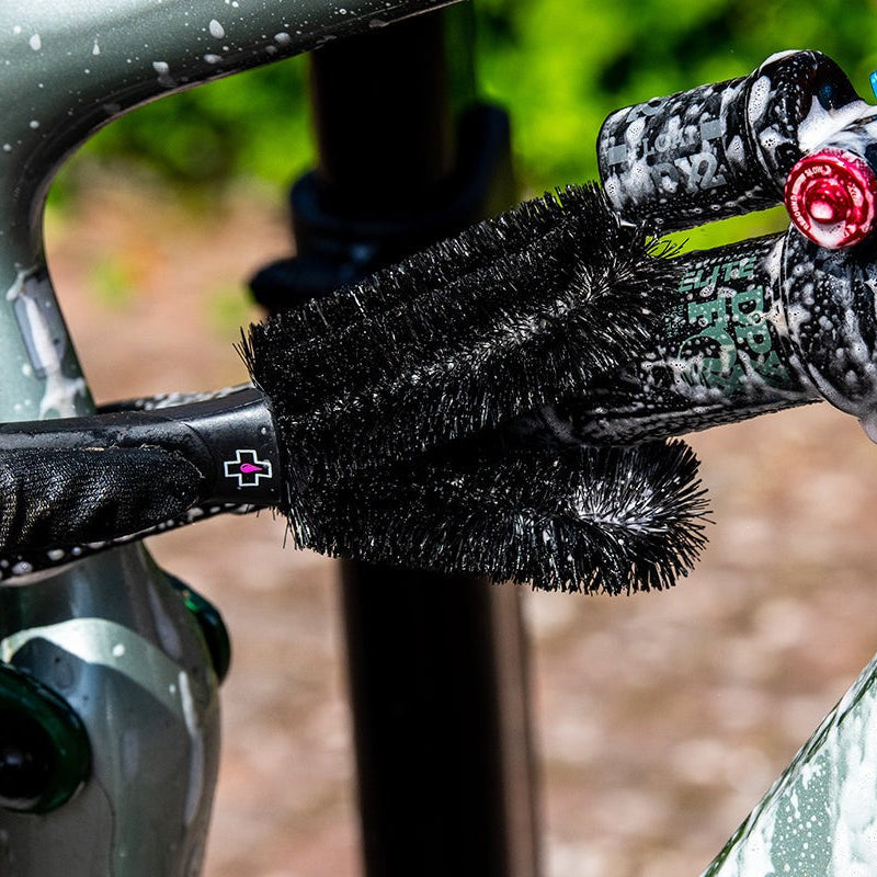 MUC-OFF TWO PRONG wash brush