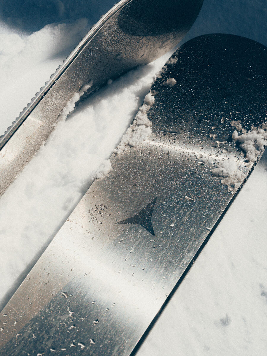 ATOMIC VOLANT 5000 + MI 12 GW Premium Piste Skis set - Silver