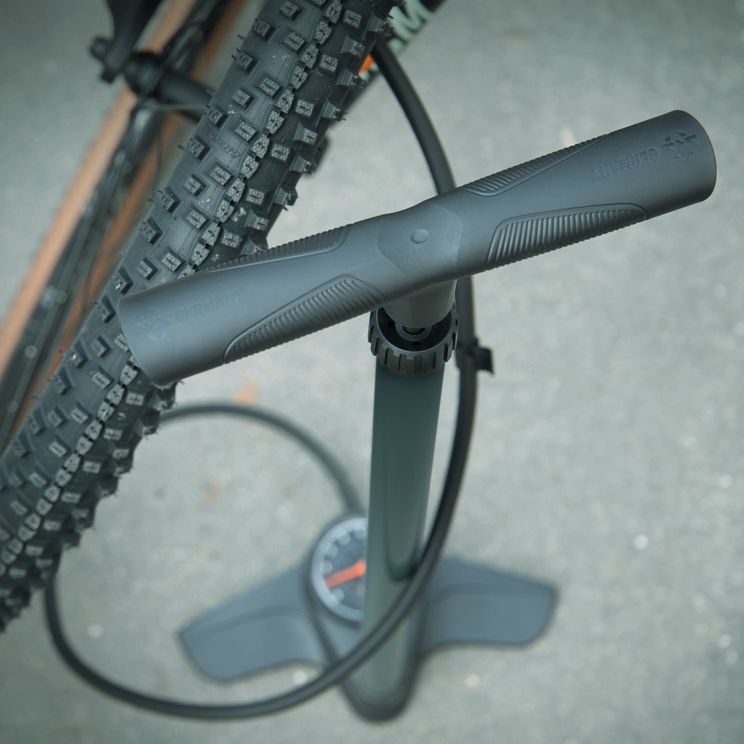 SKS AIRLITE 10.0 stovėjimo pompa - juoda