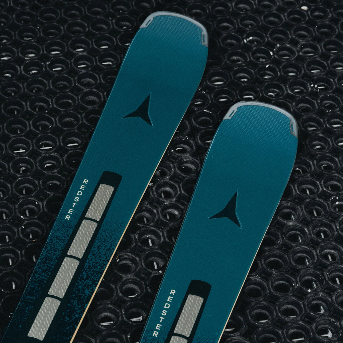 ATOMIC REDSTER Q9.8 REVOSHOCK S + I 12 GW pisteskis-sæt - Dark Slate