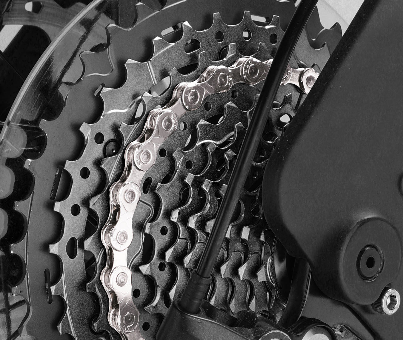 KMC e10 E-Bike 10 ātrumu ķēde - sudraba ar QuickLink