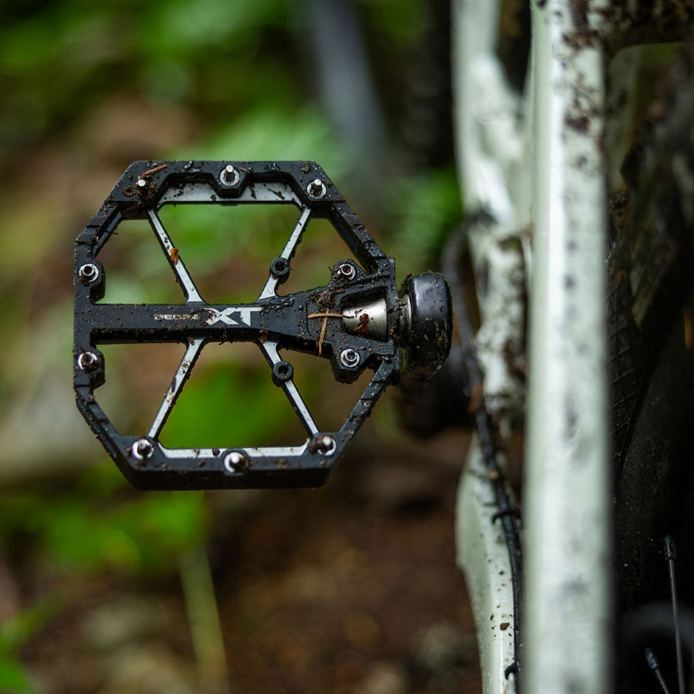 SHIMANO DEORE XT PD-M8240 MTB Flat Pedals