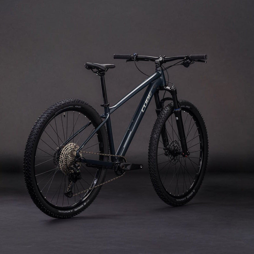 cube pedale all mountain black Cube Attention Pro 27.5 – Durable Hardtail Mountain Bike with 2.25″ Tires – Evelostore