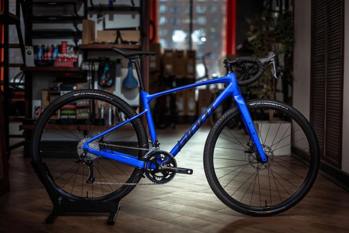 GIANT REVOLT 2 gravel bike - Sapphire