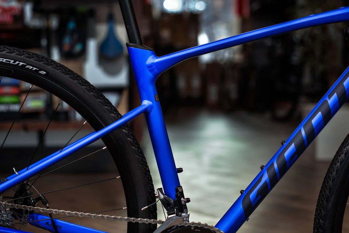 GIANT REVOLT 2 gravel bike - Sapphire