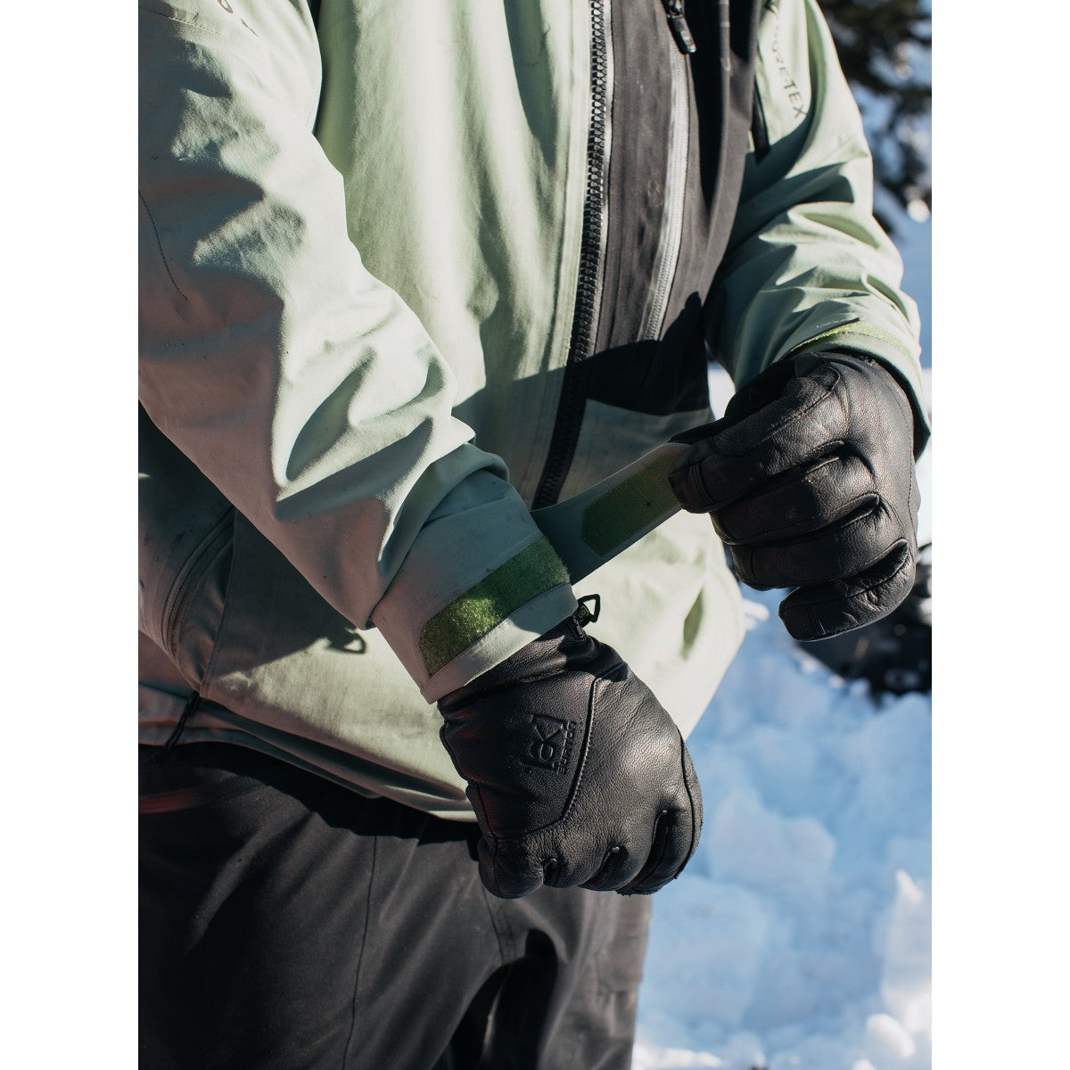 BURTON AK GORE CLUTCH LEATHER ski & snowboard winter gloves - true black