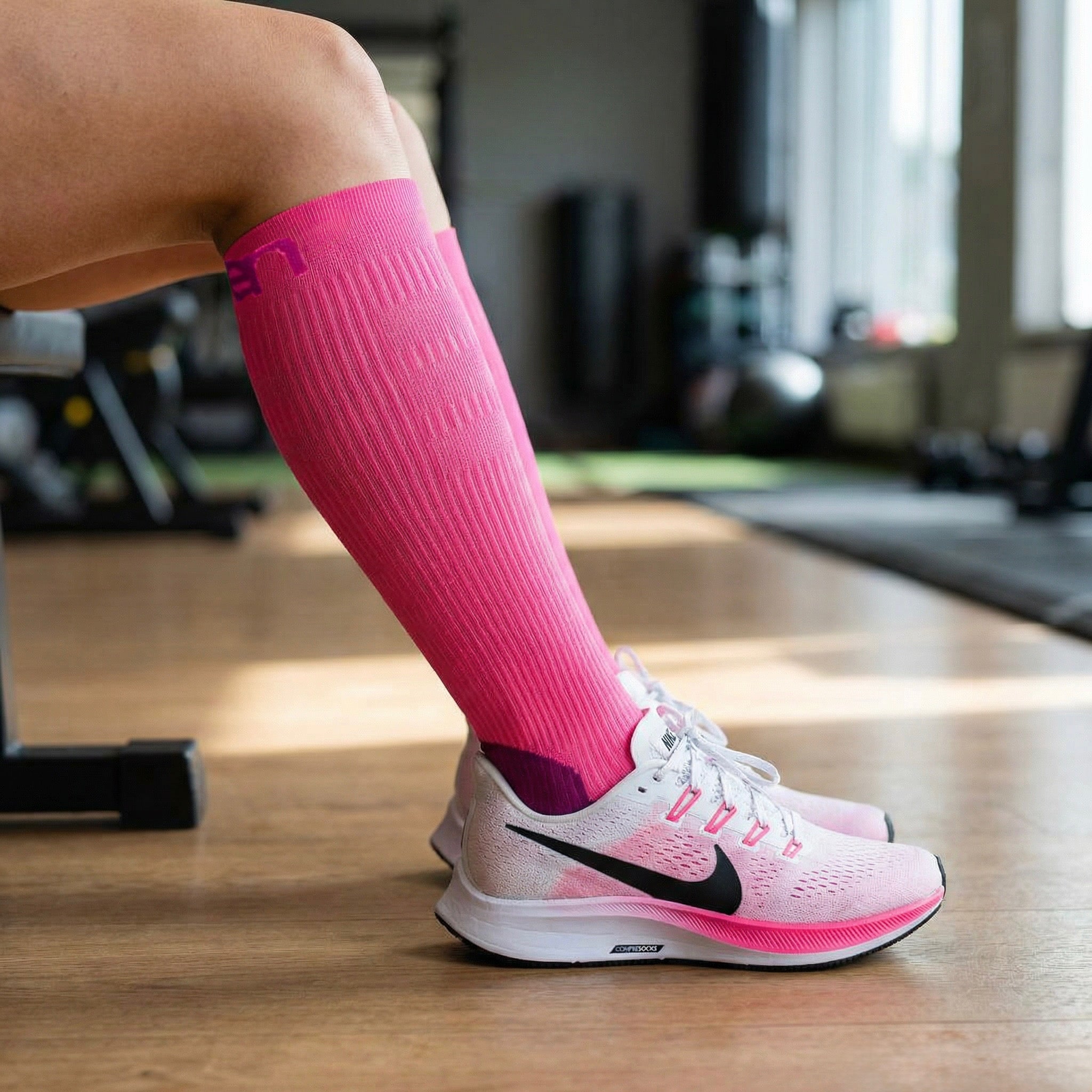 ELEVEN SPORTSWEAR ActivePulse Long compression socks - pink - ELEVEN SPORTSWEAR - Evelostore