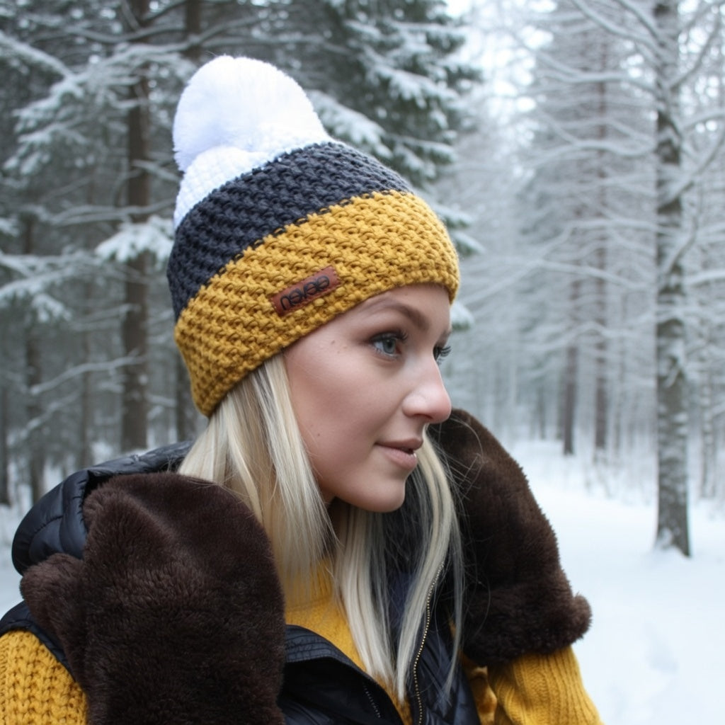 ELEVEN SPORTSWEAR Strickmütze mit Bommel in Senfgelb