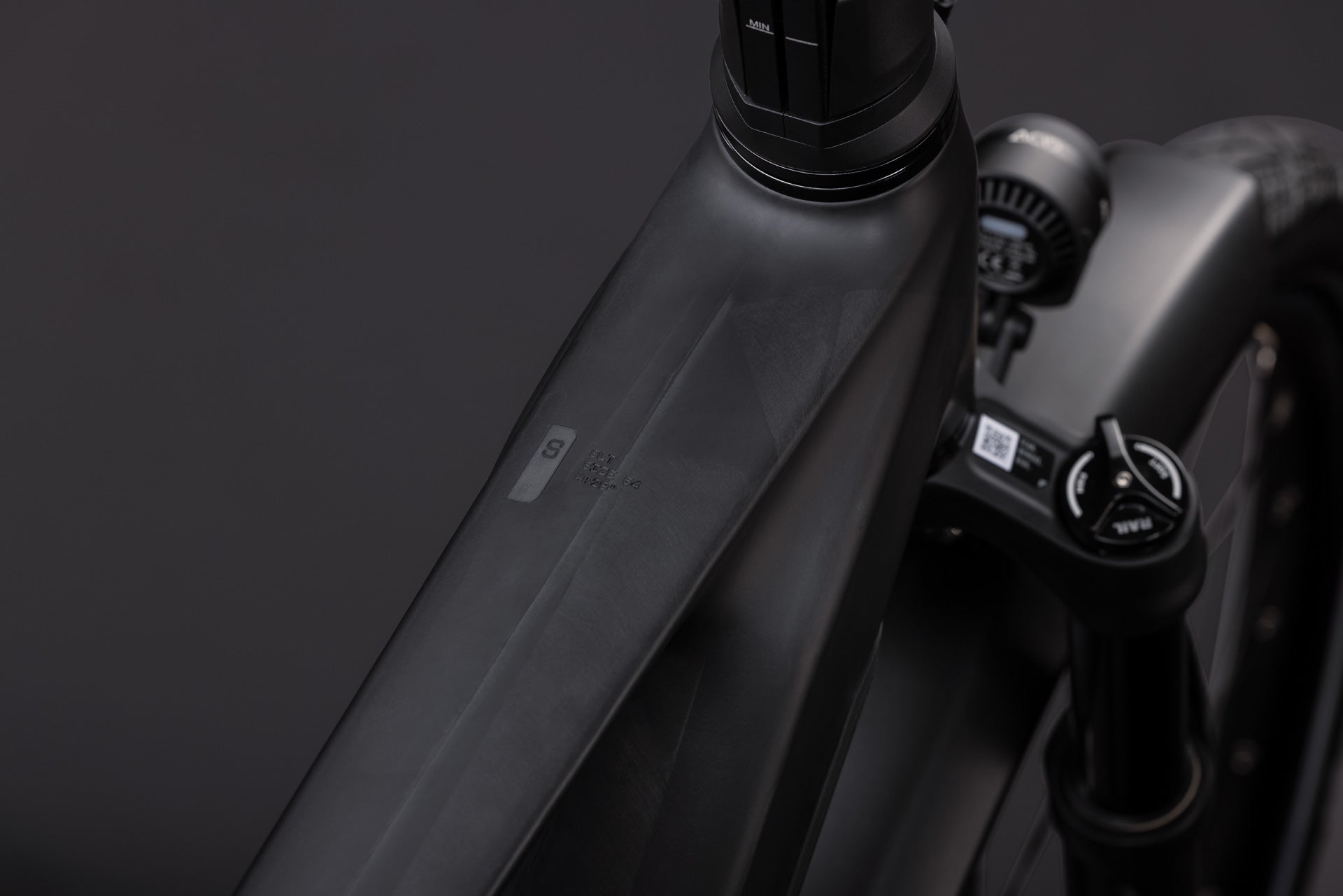 CUBE KATHMANDU HYBRID ONE11 HPC SLT 800 elektro velosipēds - carbon´n´silverdust 2027