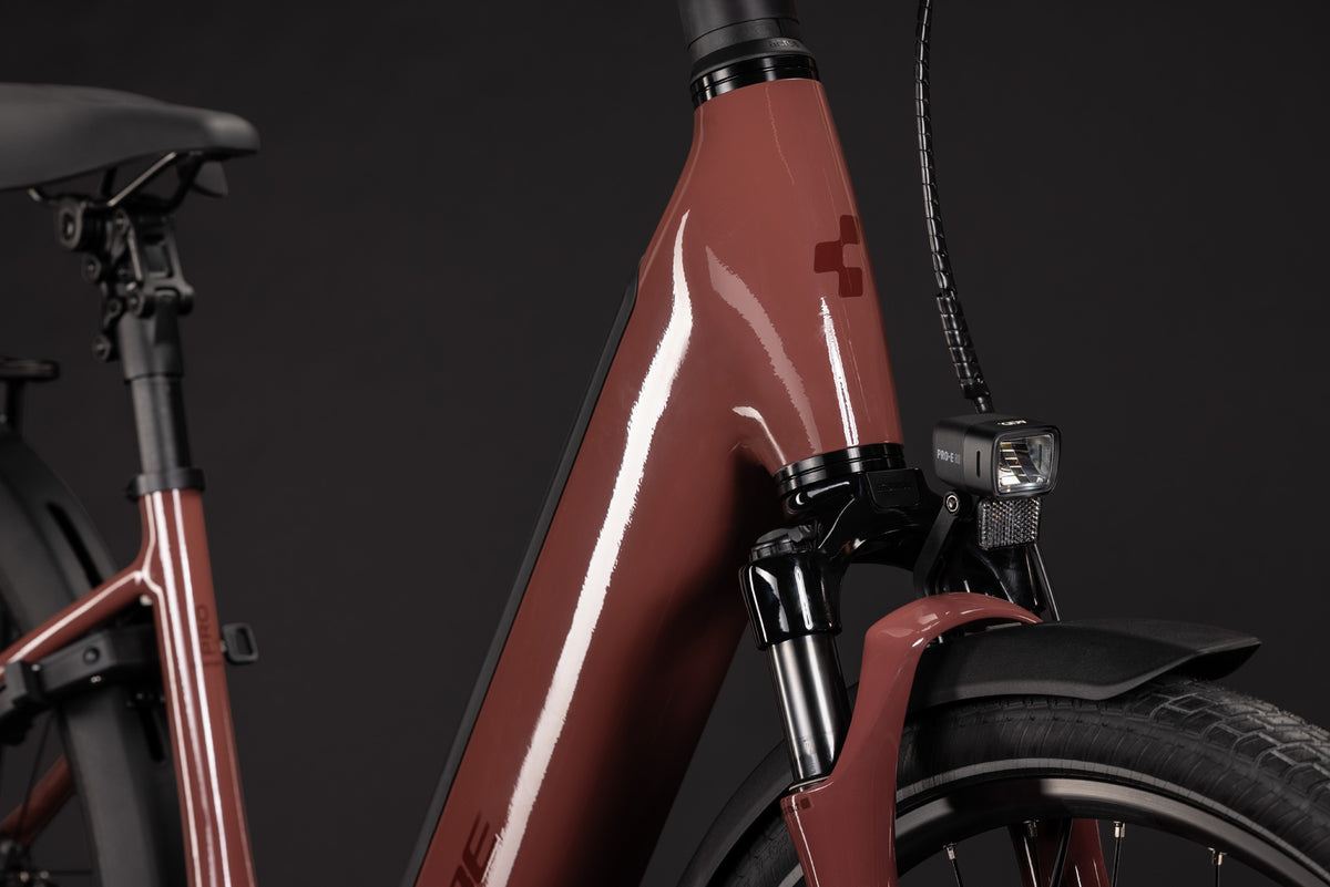 CUBE SUPREME HYBRID COMFORT PRO 600 28 Elektriskais pilsētas velosipēds - burgundy´n´claret 2027